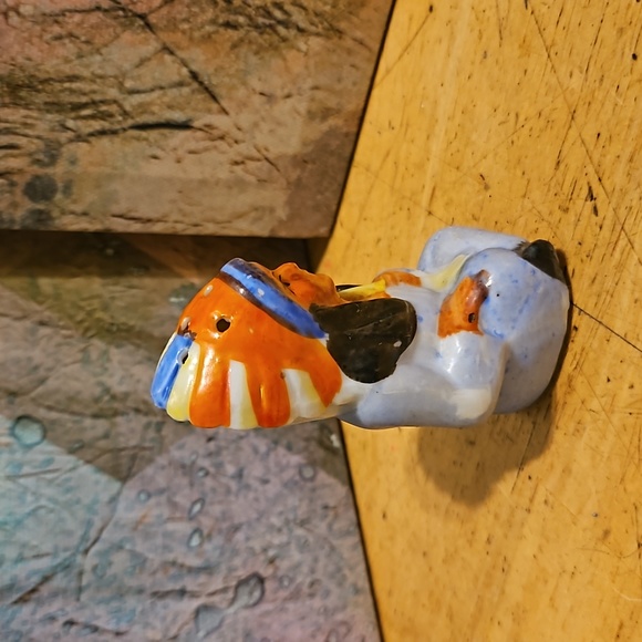 Indigenous People Salt and Pepper Shakers made in Japan - Picture 5 of 8